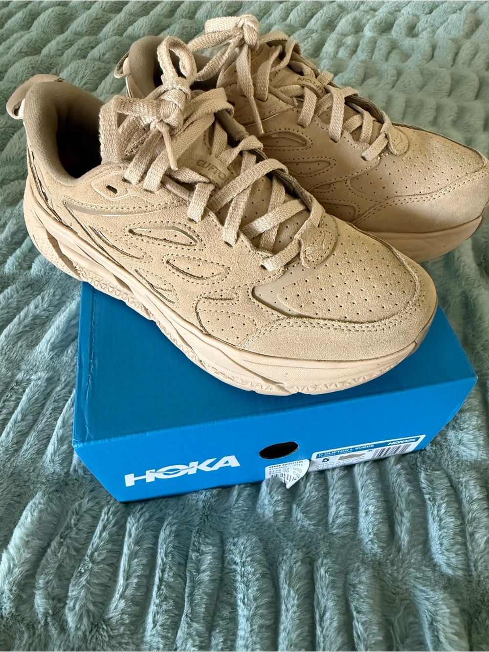 Hoka Suede Tan Clifton size 5 🍁🧡